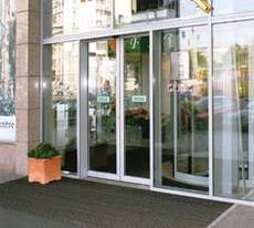 Телескопический вариант раздвижных дверей