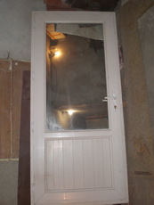 Продам пластиковые двери б/у