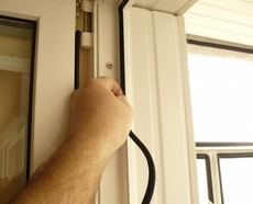 Регулировка и замена уплотнителя окон