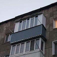 Крыша на балкон с отделкой потолка