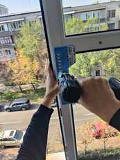 Замена фурнитуры на окнах, регулировка окон и дверей.